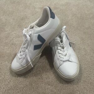 Veja Campo Sneaker (Women)